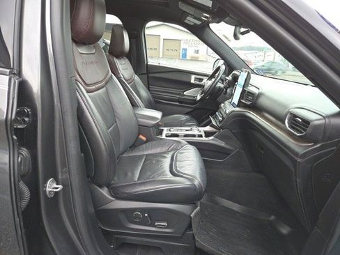 Used 2020 Ford Explorer Platinum w/ Premium Technology Package image 15