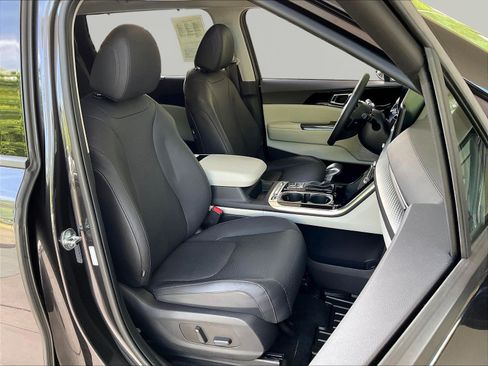 Used 2024 Kia Carnival SX Prestige FWD image 30