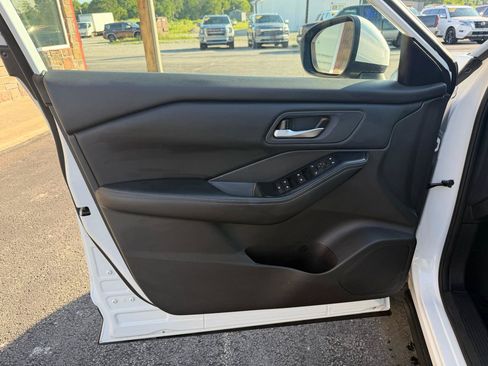 Used 2025 Nissan Rogue SV FWD image 13