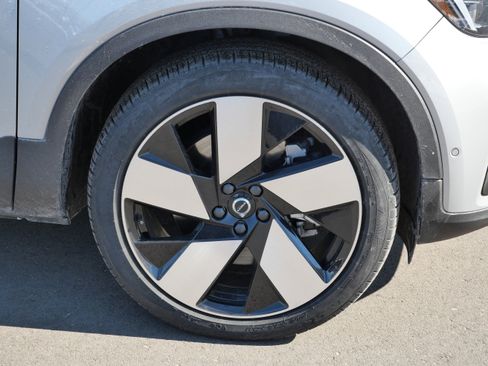 Used 2023 Volvo XC40 Recharge Ultimate image 15