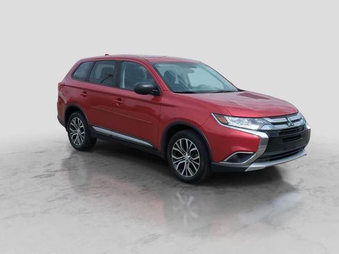 Used 2018 Mitsubishi Outlander ES AWD/4WD image 2