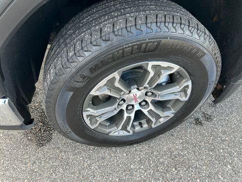 Used 2025 GMC Sierra 1500 SLT image 10