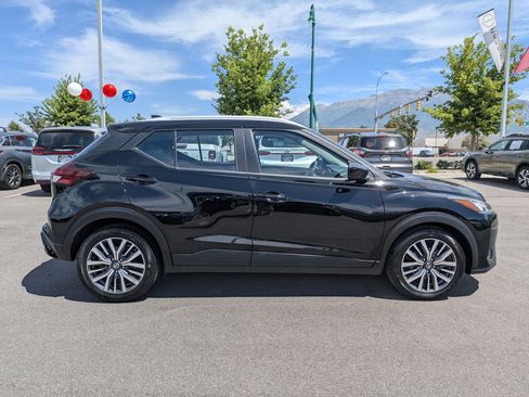Used 2021 Nissan Kicks SV FWD image 2