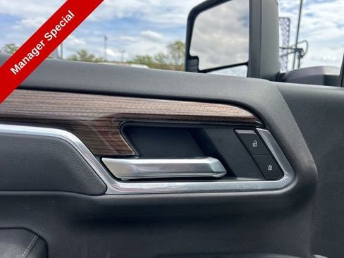 Used 2025 Chevrolet Silverado 2500 LT AWD/4WD image 12