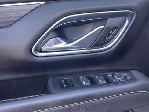 Used 2023 GMC Yukon XL SLT w/ SLT Premium Package image 12