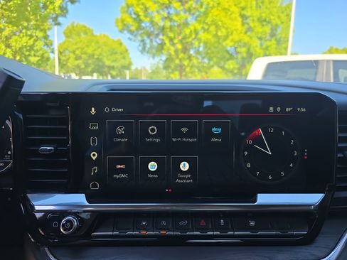 Used 2025 GMC Sierra 1500 SLT RWD image 19