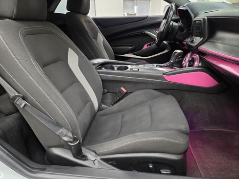 Used 2018 Chevrolet Camaro LT RWD image 9