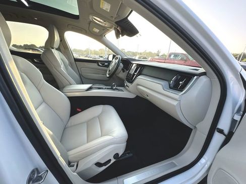 Used 2024 Volvo XC60 B5 Plus w/ Protection Package Premier AWD/4WD image 30
