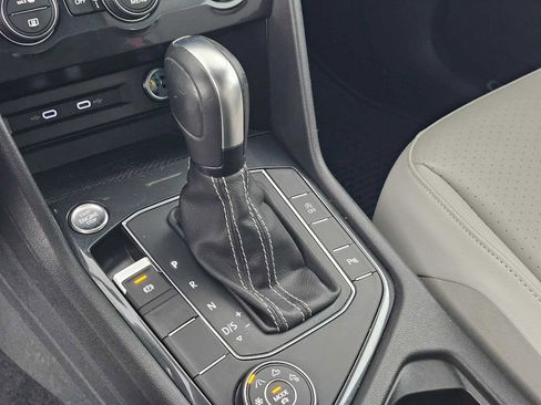 Used 2021 Volkswagen Tiguan SE R-Line image 30