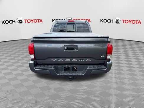 Used 2018 Toyota Tacoma TRD Sport AWD/4WD image 7