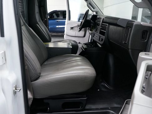 Used 2021 Chevrolet Express 3500 w/ Driver Convenience Package image 24