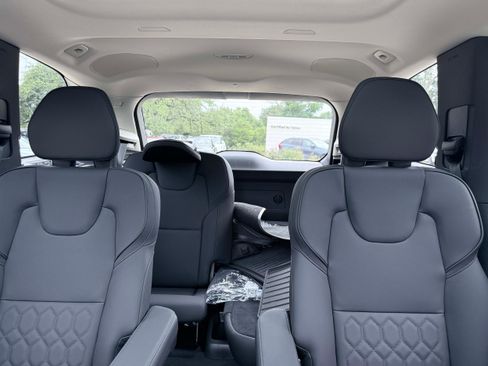 Certified 2025 Volvo XC90 T8 Plus w/ Protection Package Premier AWD/4WD image 27