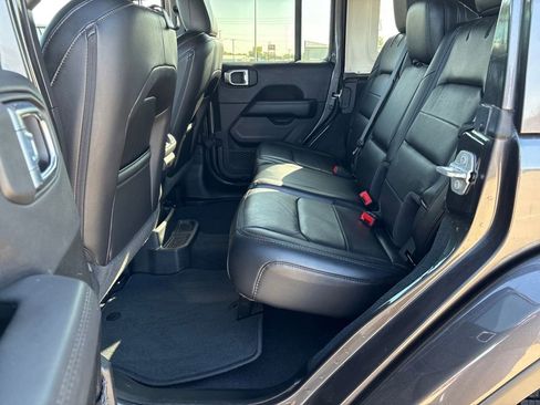 Used 2022 Jeep Wrangler Unlimited Sahara image 30