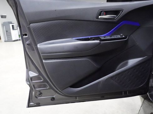 Used 2021 Toyota C-HR XLE FWD image 9