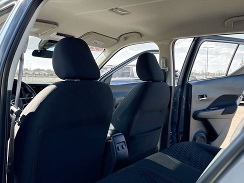 Used 2023 Nissan Kicks SV image 6