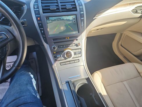 Used 2017 Lincoln MKZ Reserve image 31