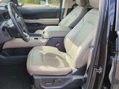 Used 2024 Ford Expedition Limited image 10