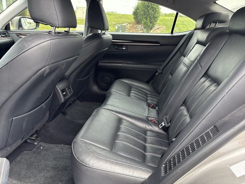Used 2017 Lexus ES 300h w/ Luxury Package FWD image 66