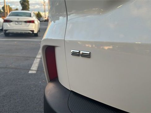 Used 2022 Ford Escape SE image 32