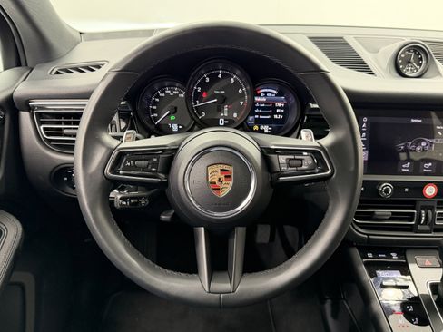 Certified 2025 Porsche Macan image 42