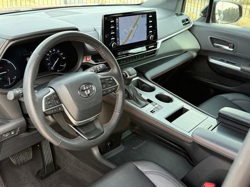 Used 2024 Toyota Sienna XSE image 9