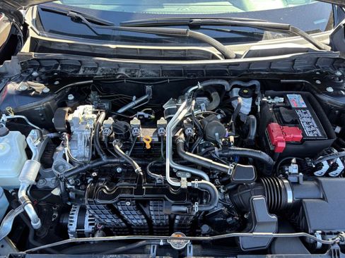 Used 2025 Nissan Altima 2.5 SV image 32