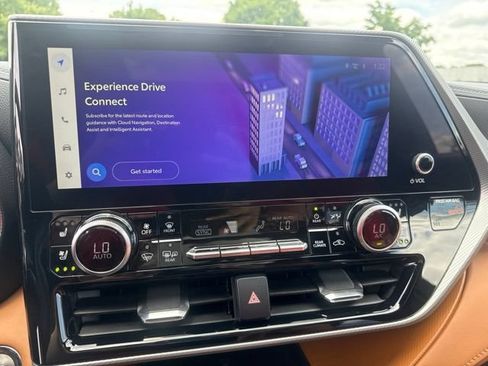 Used 2023 Toyota Highlander Platinum FWD image 34