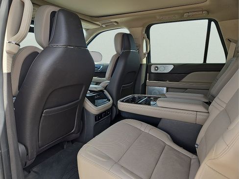 Used 2023 Lincoln Navigator L Reserve AWD/4WD image 12