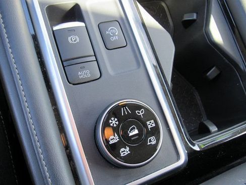 Used 2025 Nissan Pathfinder SV AWD/4WD image 21