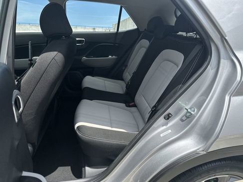 Used 2025 Hyundai Venue SEL FWD image 27