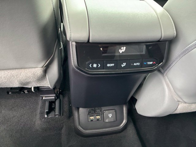Used 2020 Toyota Highlander Limited AWD/4WD image 26