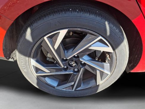 Certified 2024 Hyundai Elantra Limited image 9