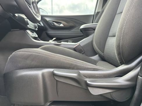Used 2022 GMC Terrain SLE w/ Elevation Edition image 16
