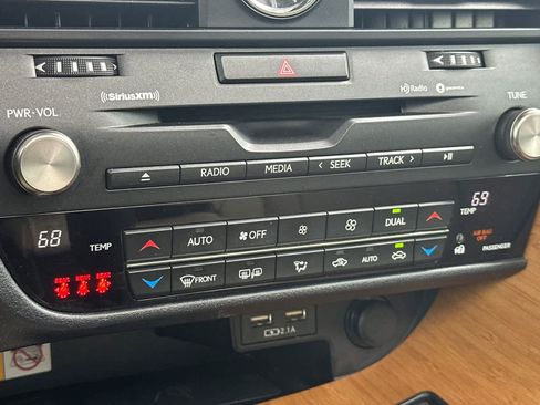 Used 2022 Lexus RX 450h AWD w/ Premium Package image 21