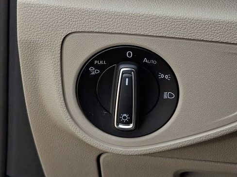 Used 2022 Volkswagen Atlas SE FWD image 24