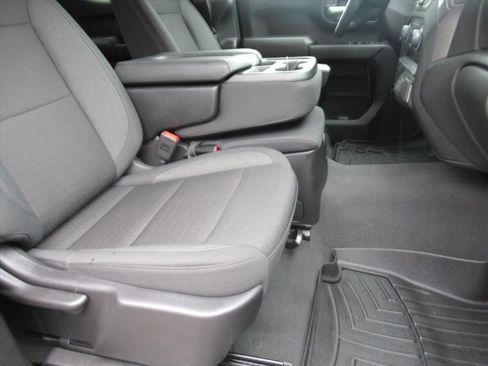 Used 2025 Chevrolet Silverado 1500 Custom image 10