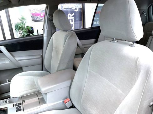 Used 2013 Toyota Highlander Plus FWD image 9