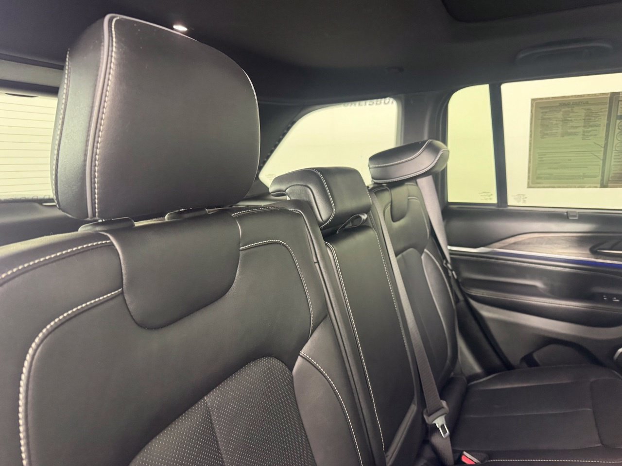 Used 2023 Jeep Grand Cherokee Overland w/ Adv Protech Group III AWD/4WD image 33