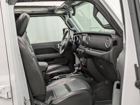 Used 2022 Jeep Wrangler Unlimited Sahara w/ Cold Weather Group image 17