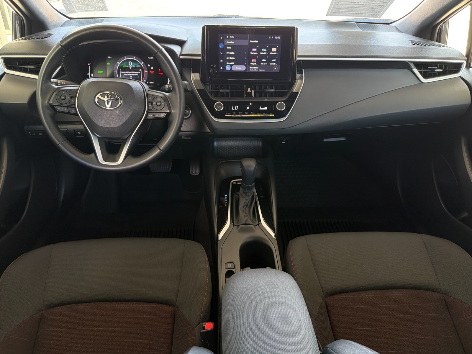 Used 2026 Toyota Corolla SE FWD image 12