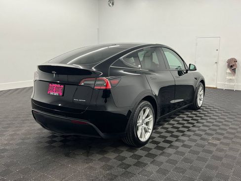 Used 2021 Tesla Model Y Long Range image 8