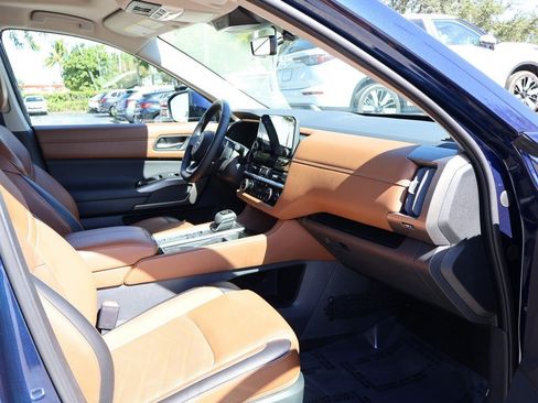 Used 2024 Nissan Pathfinder Platinum w/ Cargo Package image 33