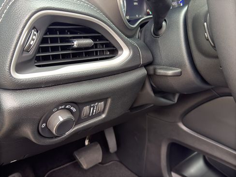 New 2027 Chrysler Pacifica Limited AWD/4WD image 15