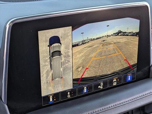 Used 2022 Chevrolet Suburban High Country image 13