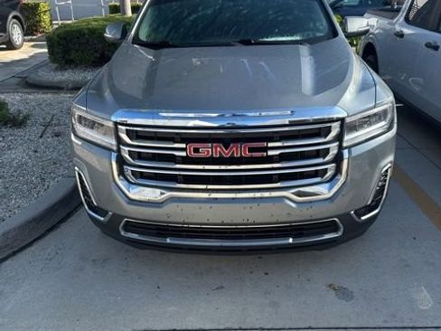 Used 2023 GMC Acadia SLT FWD image 3