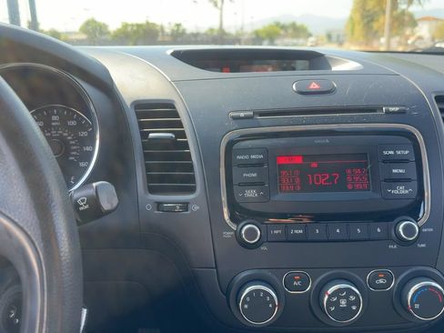 Used 2017 Kia Forte LX FWD image 17