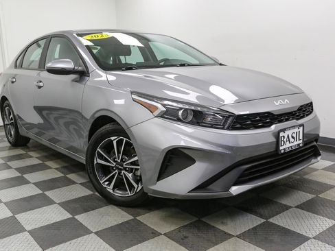 Used 2023 Kia Forte LXS w/ LXS Technology Package image 2