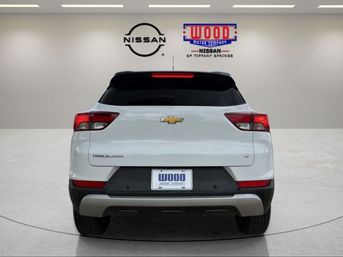 Used 2021 Chevrolet TrailBlazer LT w/ Convenience Package FWD image 3