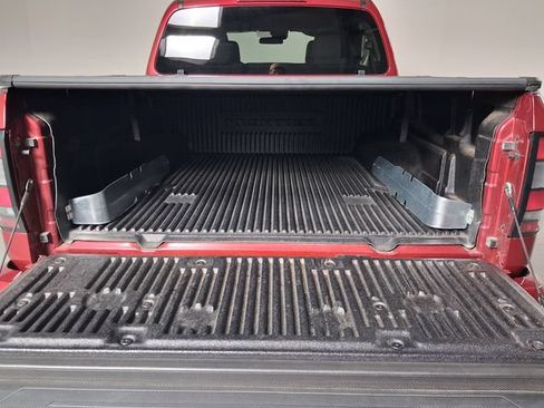 Used 2024 Nissan Frontier SV w/ Technology Package RWD image 13