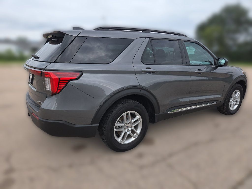 Used 2025 Ford Explorer Active AWD/4WD image 5
